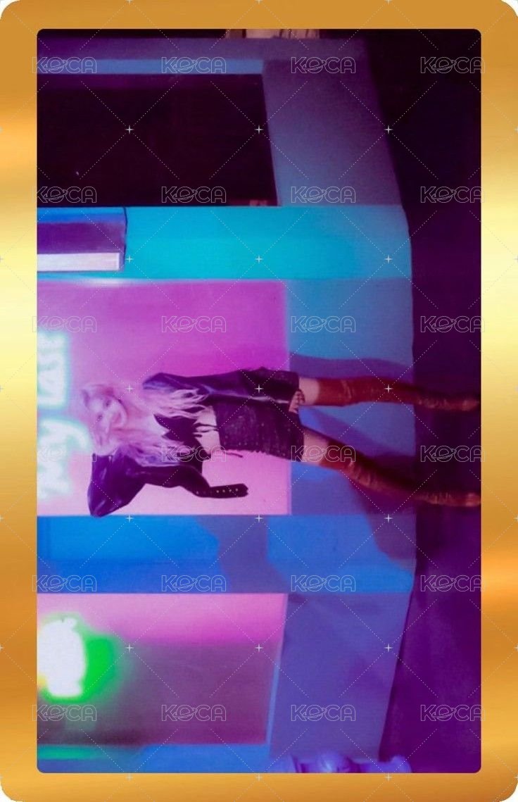 Feel Special 專輯卡 金卡 正面