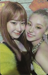 Not Shy 專輯卡 雙人卡