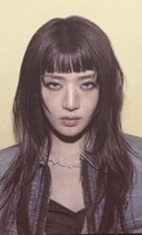 We are 專輯卡 poca ver.  QR 卡