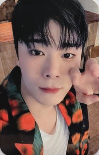 Mini8：Switch on  yzy 2.0 簽售卡 