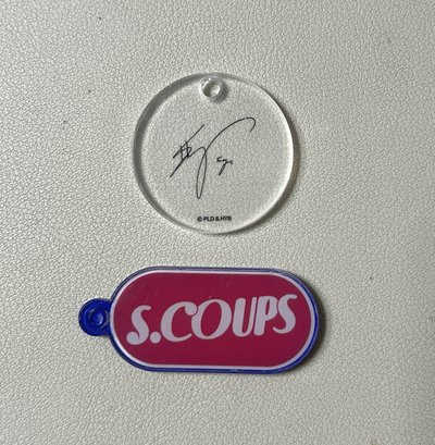 seventeen artist-made 快閃店壓克力吊飾