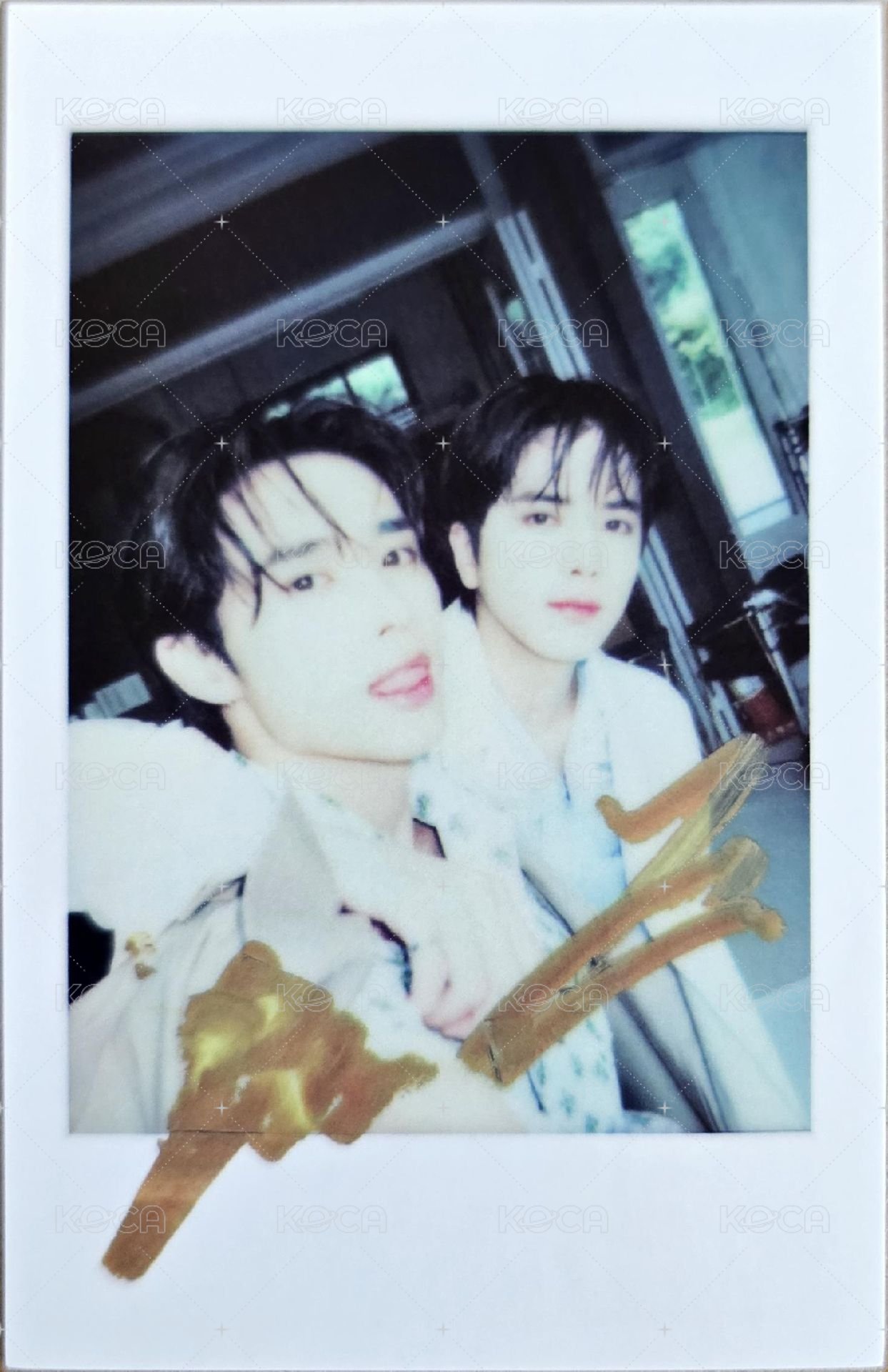 雜誌卡 伊周 正面