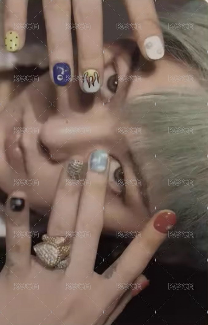 Übermensch 周邊卡 首爾線下展覽 正面