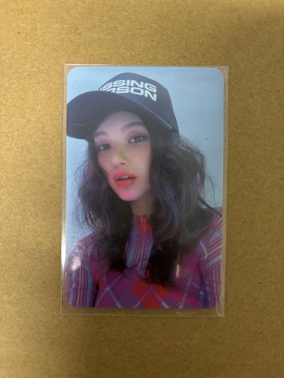 (瑕）New jeans Danielle 2025SG 年曆卡 