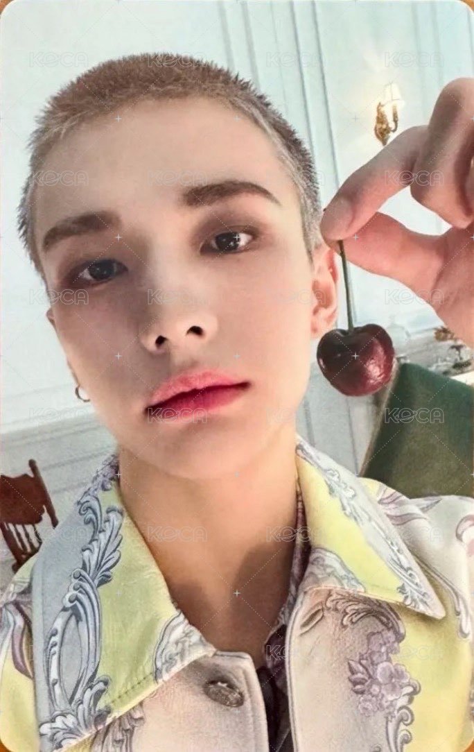 Hollow 專輯卡 期間生產限定盤 正面