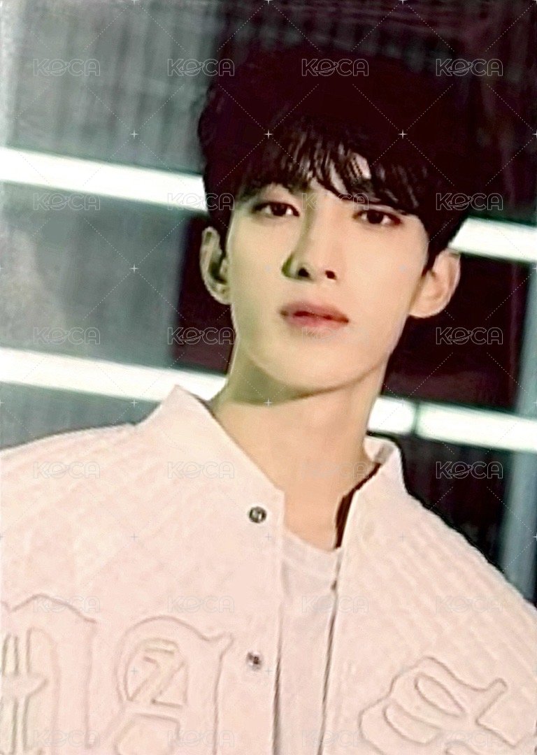 FOLLOW AGAIN 隨機卡 ｜日巡卡包 正面