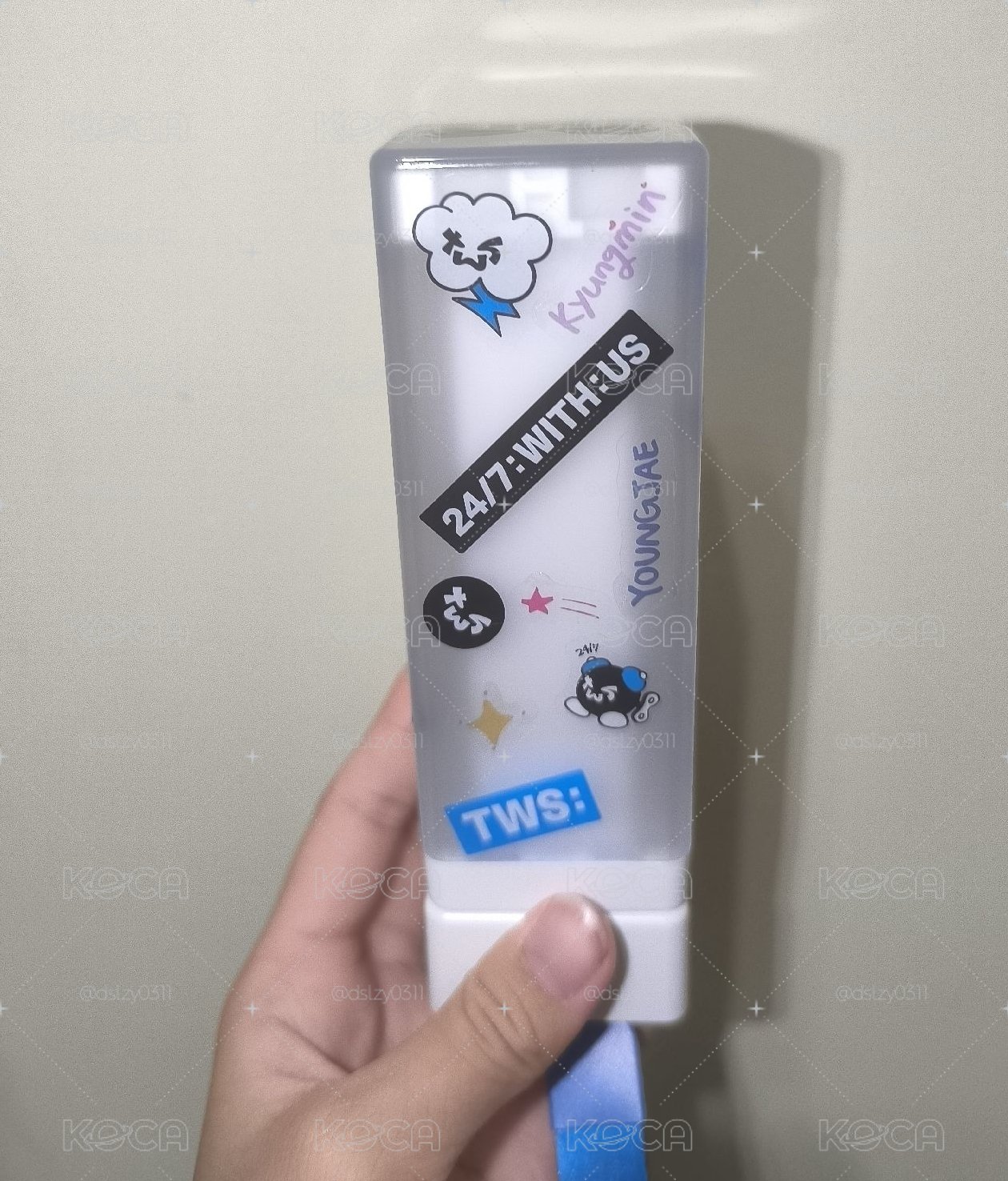 二手有貼過貼紙的手燈貼紙是申惟！