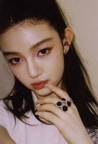 Get Up 專輯卡 Danielle ver.