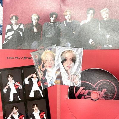 WEi全專（紅版少立牌）、張大賢小卡