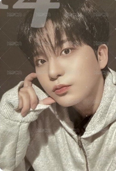 GOLDEN HOUR :  Part.3 In Your Fantasy 專輯卡 limited edition 正面