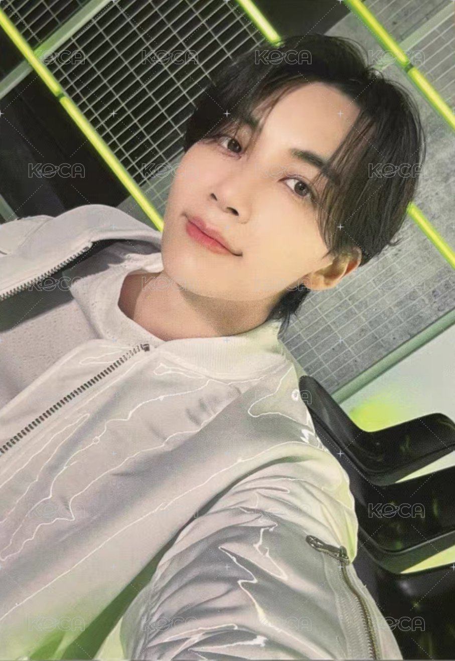 FOLLOW AGAIN 周邊卡 ｜日巡外套卡 正面