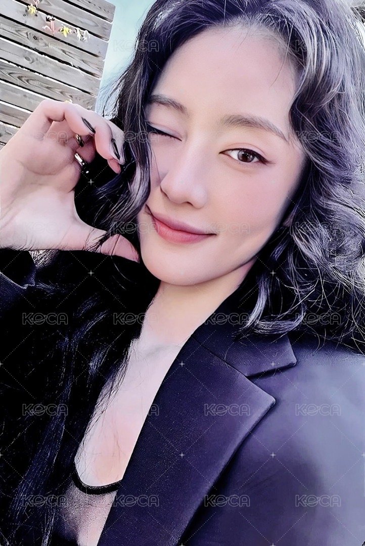 HER 專輯卡 專卡-妮 正面