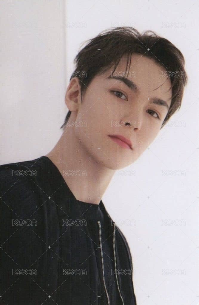 FOLLOW AGAIN 隨機卡 ｜韓通卡包 正面