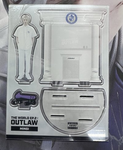 旼琦 OUTLAW 立牌 OFFICIAL MD