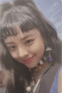 Not Shy 專輯卡 