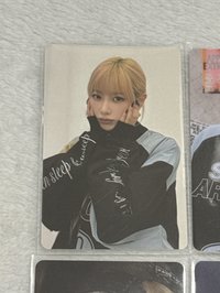 捧臉吉（上左）