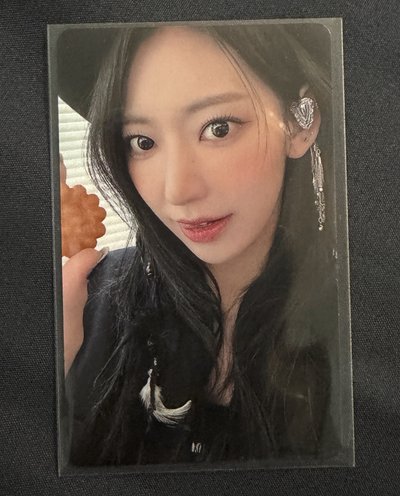 Le sserafim UNFORGIVEN wvs 簽售卡 1.0簽售 恩採 小櫻花 