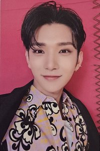 NOT ALONE 專輯卡 A ver.