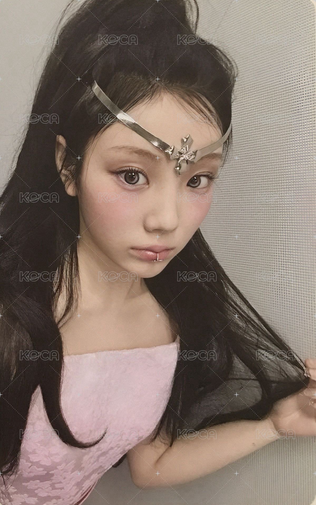 bomb 專輯卡 電子專 B ver. 正面