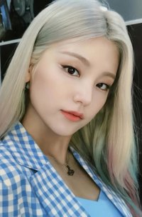 Not Shy yzy 1.0 簽售卡 