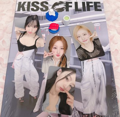 { 四折優惠售 } KISS OF LIFE 日本特典 一卡一專 實卡非常可愛 多帶再給優惠 需要請留言訊息 勿直接下單