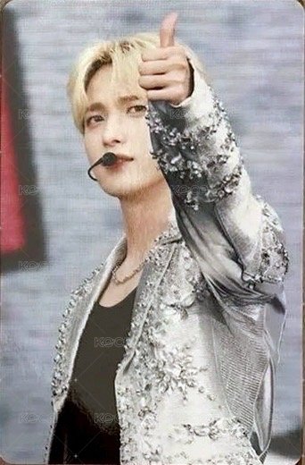 FOLLOW AGAIN 演唱會 DVD / CD 卡 藍光ver. 正面