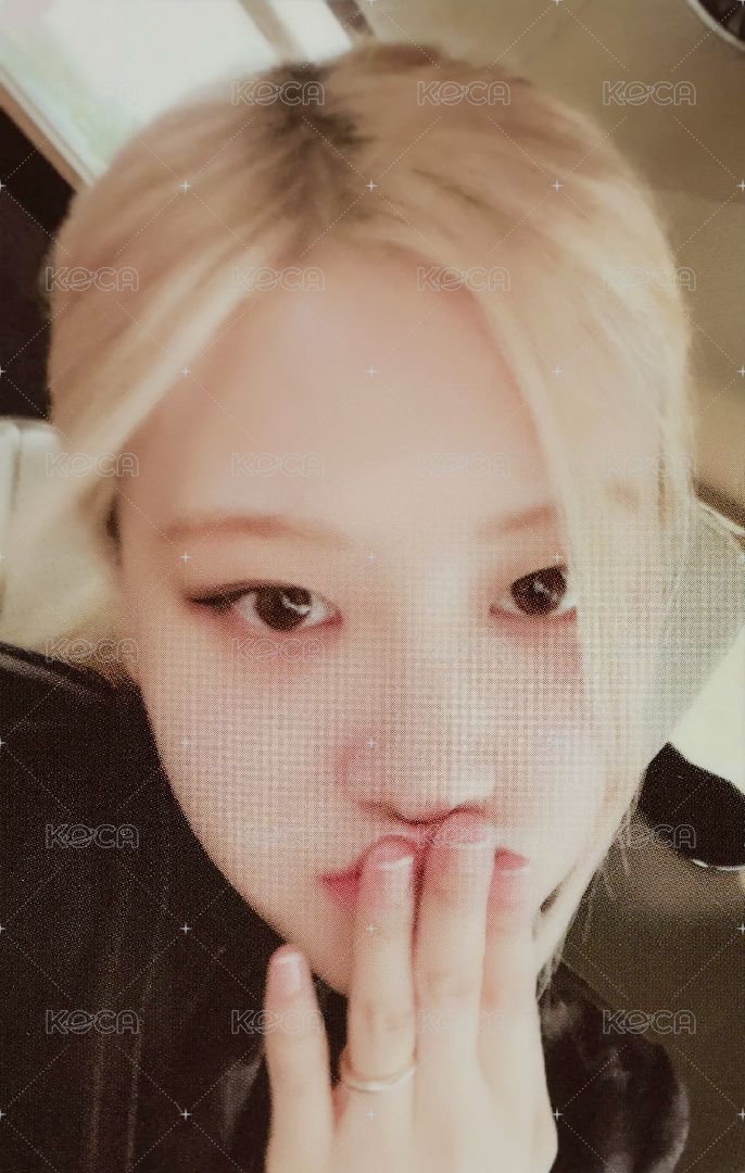 BORN PINK 專輯卡 ROSÉ  捂嘴肉 正面