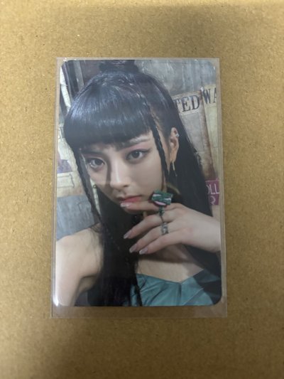 IZTY Yuna Not Shy 專輯卡 