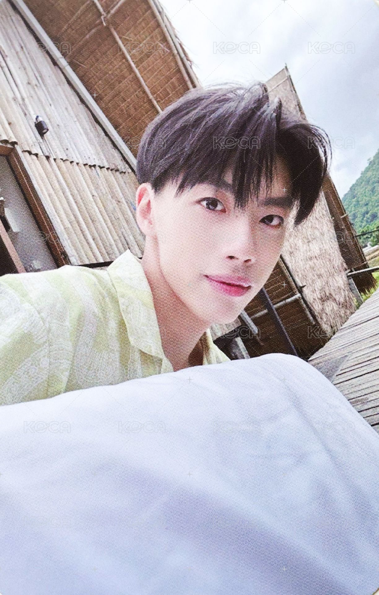 NEVER BEEN 隨機卡  正面