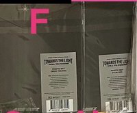 F.TOWARD THE LIGHT 首爾終場演唱成員相片組-榮(未拆)