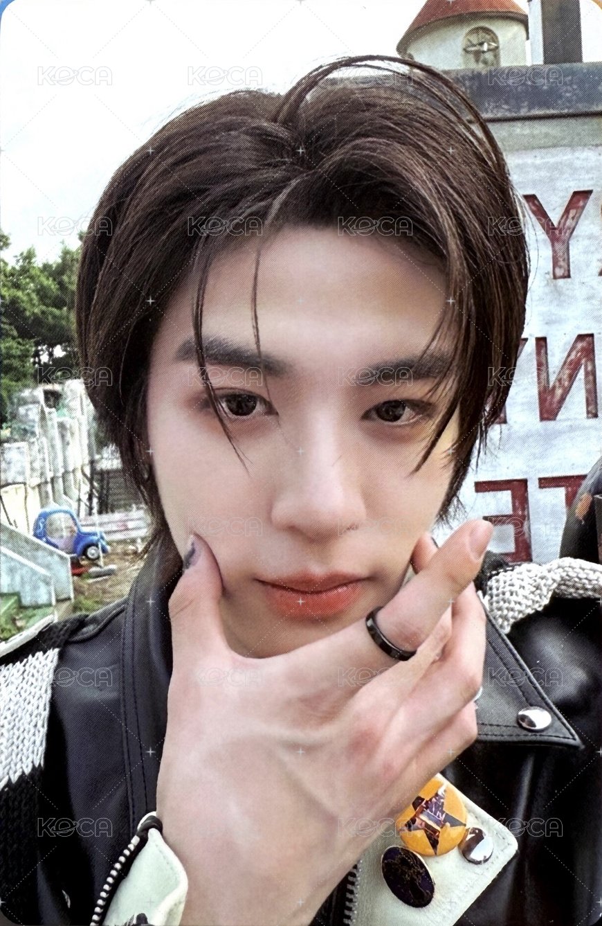 WHY.. 專輯卡 Dazed ver. 正面