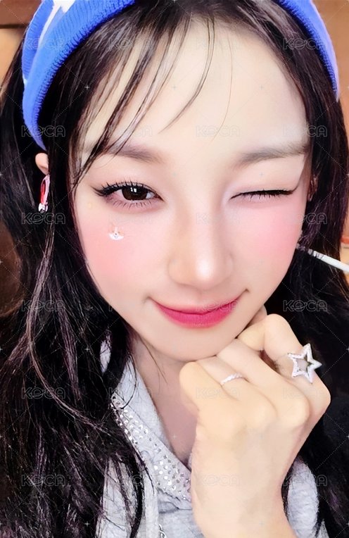 We are 專輯卡 we ver.  專卡-琦 正面