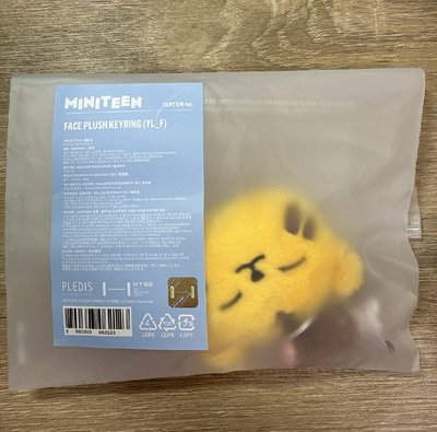 nineteen臉娃鑰匙圈 眈眈