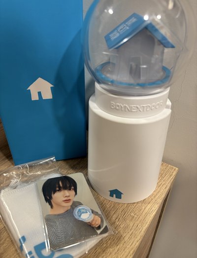 BOYNEXTDOOR 手燈含底座