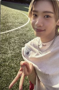 WHO WE ARE 專輯卡 